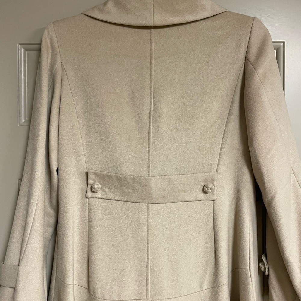 Wool-Blend Beige Trench Coat with Decorative Closure - Picture 8 of 10